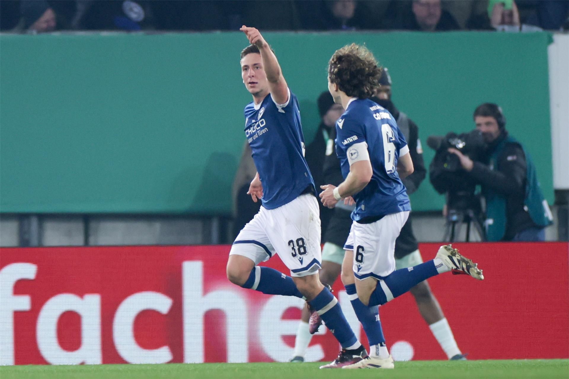 لاعبو أرمينيا بيلفيلد