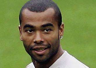 أشـلـي كـول لاعب نادي تشيلسي