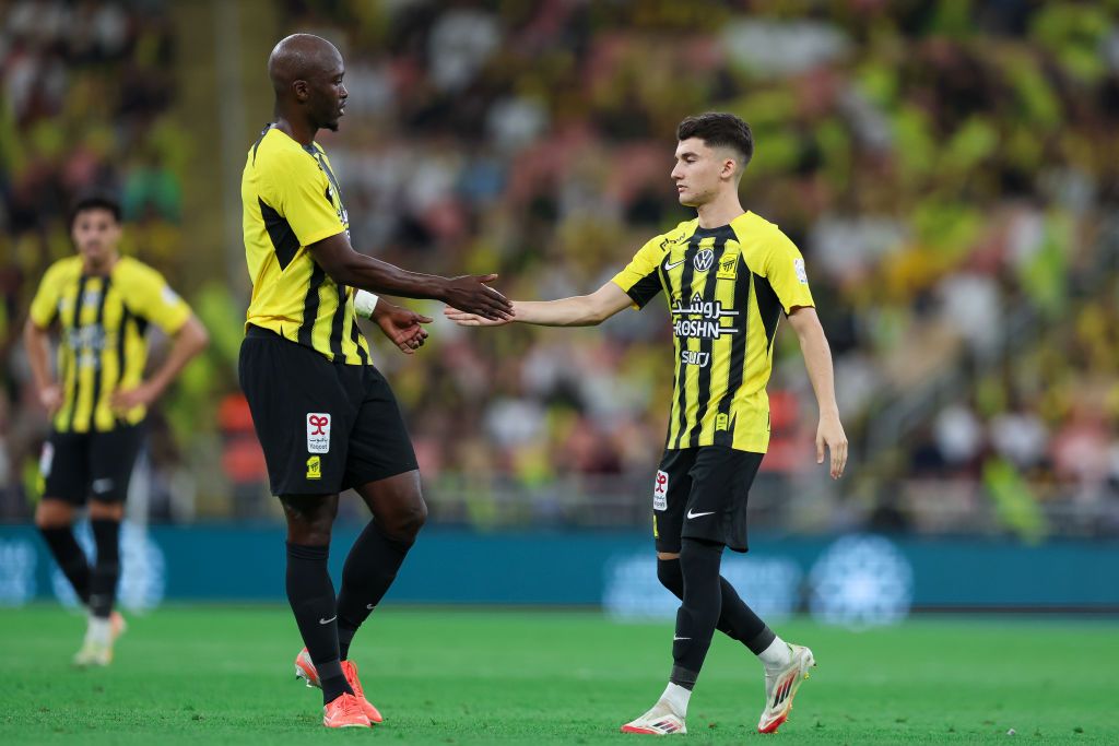 بيريرا ( يسار)