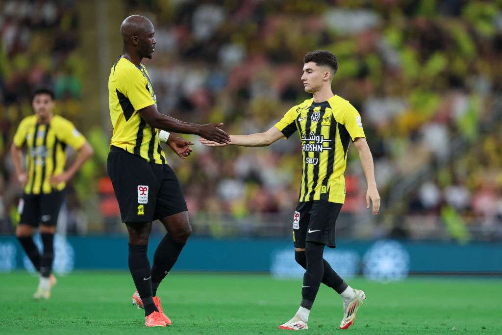 بيريرا ( يسار)