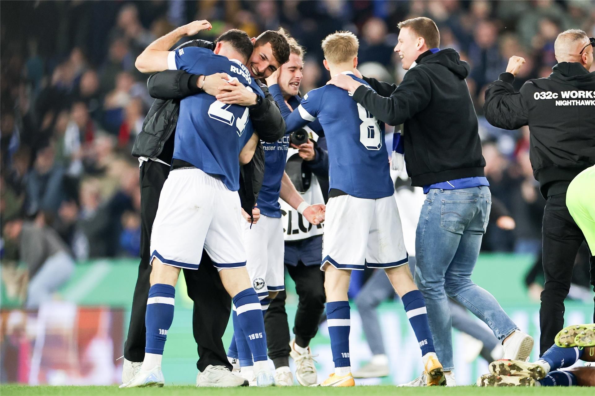 لاعبو أرمينيا بيلفيلد