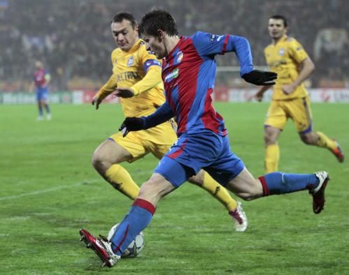 2011-11-23t193246z_01_min10_rtridsp_3_soccer-champions_reuters