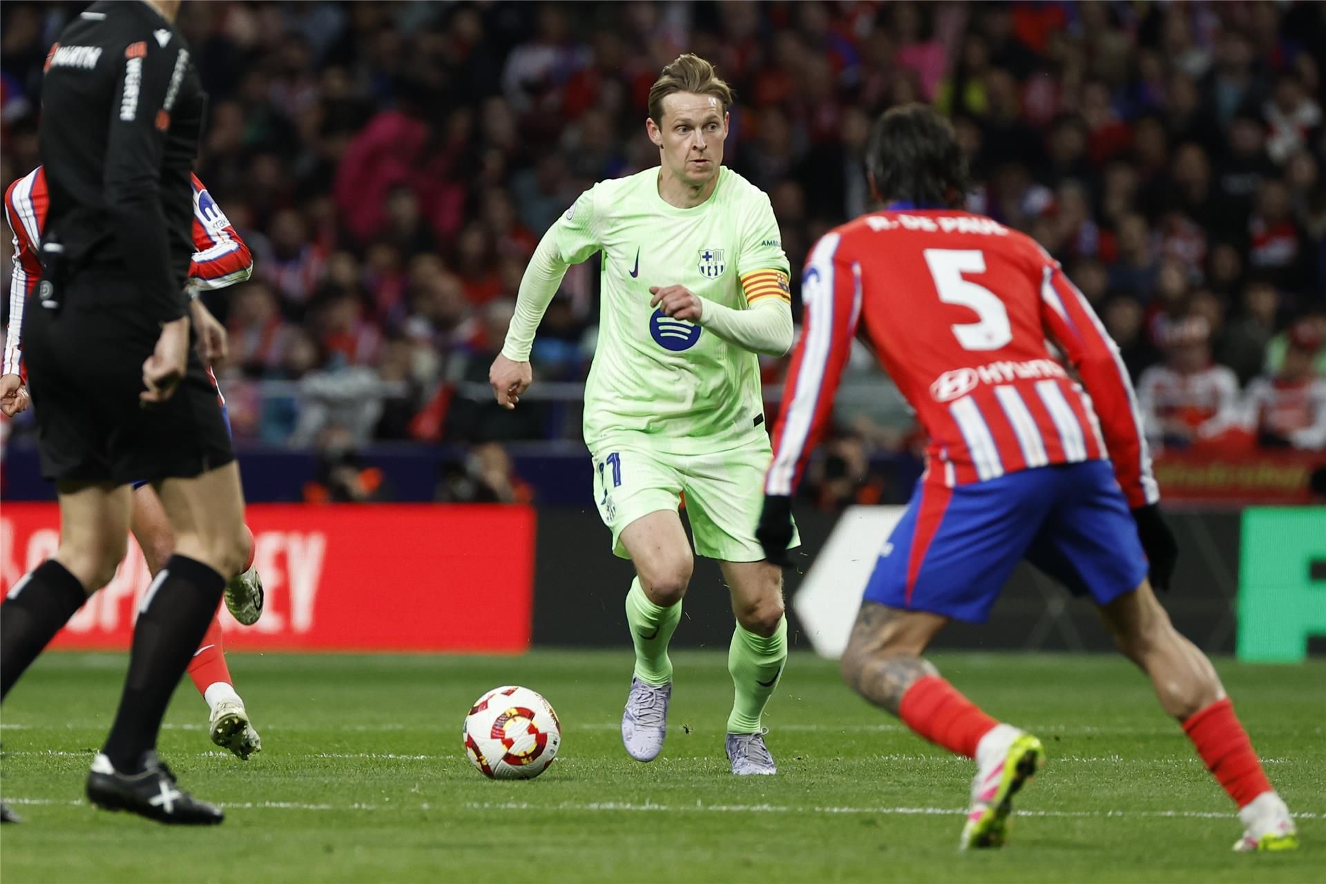 دي يونج من اللقاء