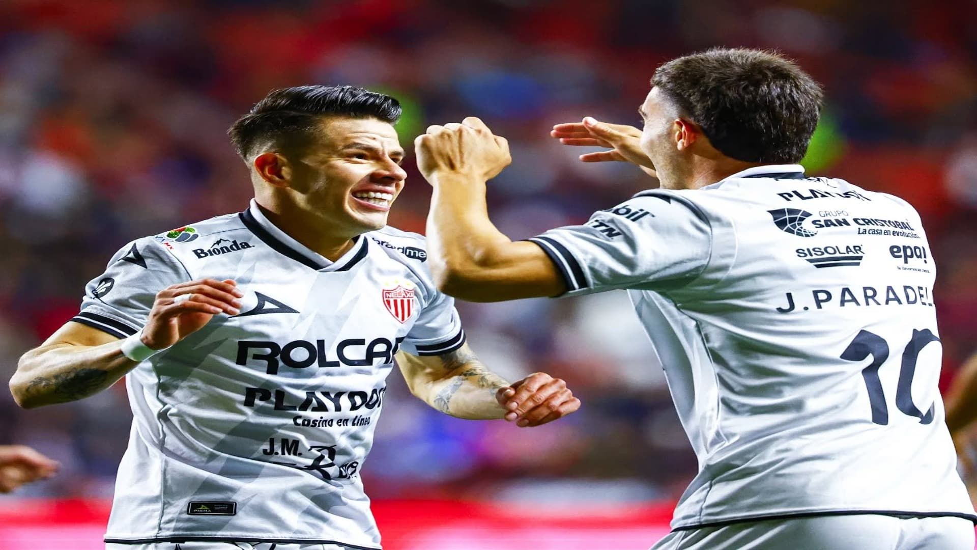 فرحة لاعبي نيكاكسا