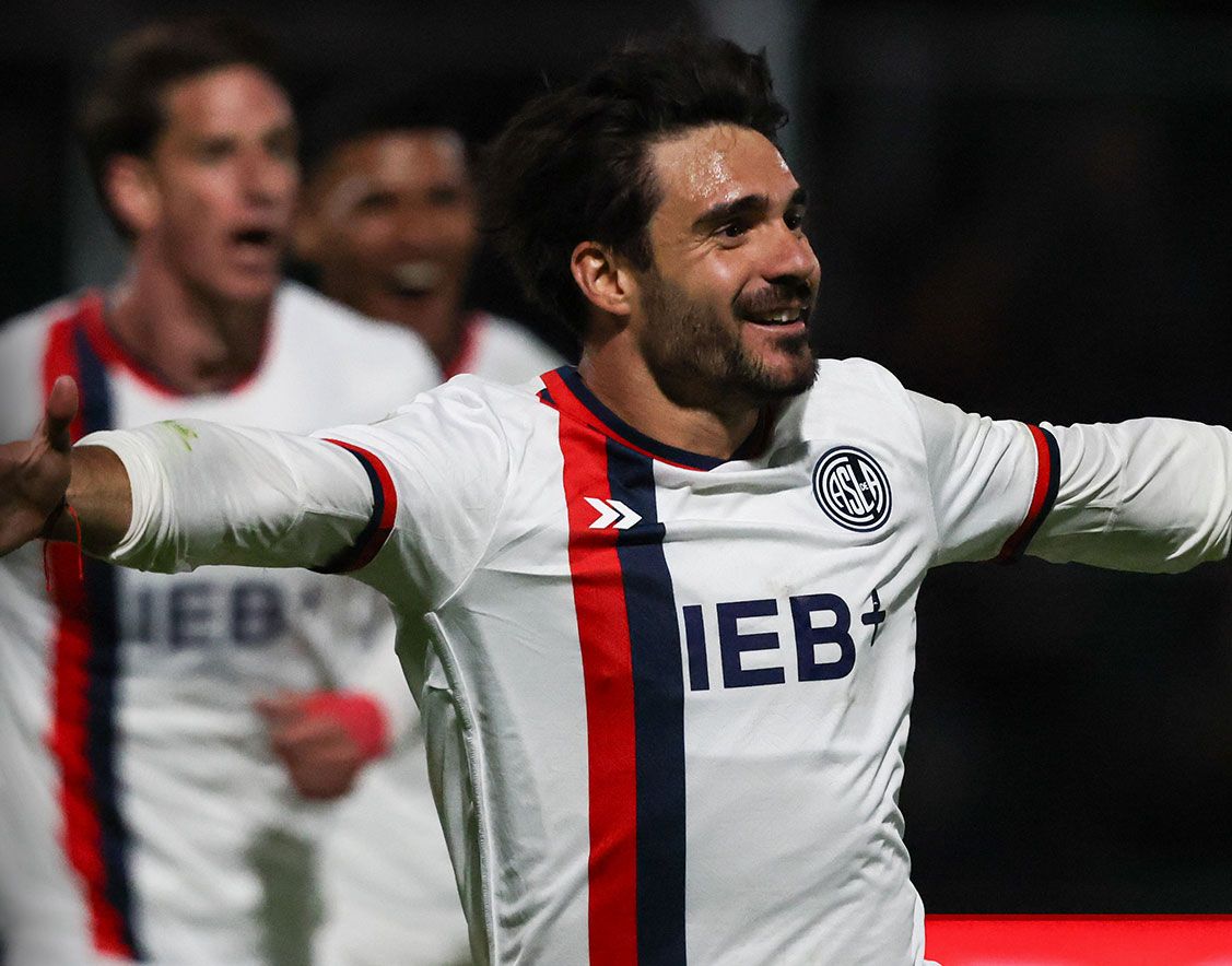 فرحة لاعبي سان لورينزو