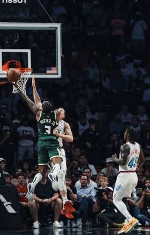 جانب من لقاء باكس وهيت