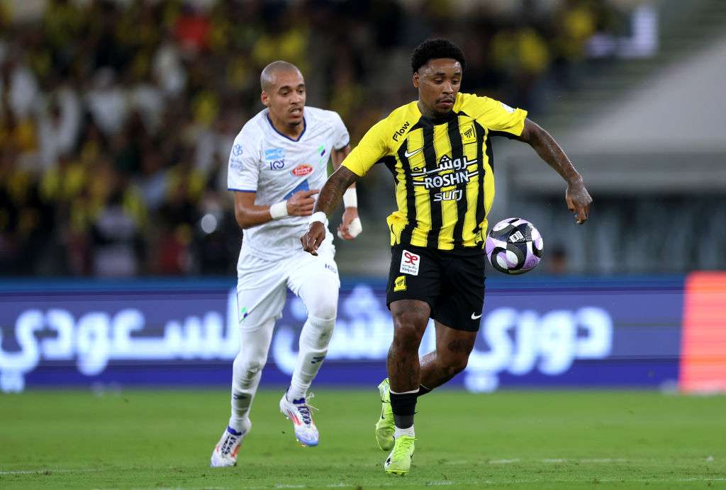 لقاء سابق بين الفريقين