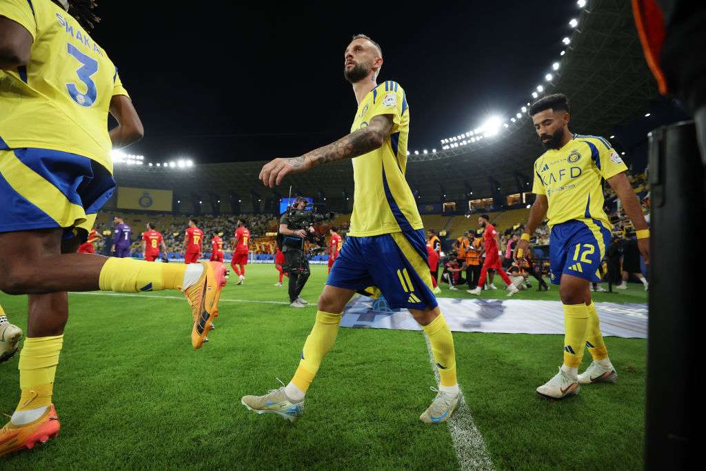 بروزوفيتش مع لاعبي النصر