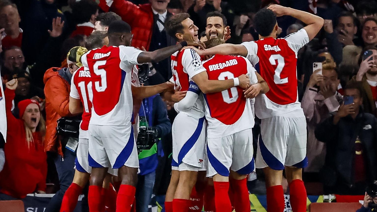 فرحة لاعبي أرسنال