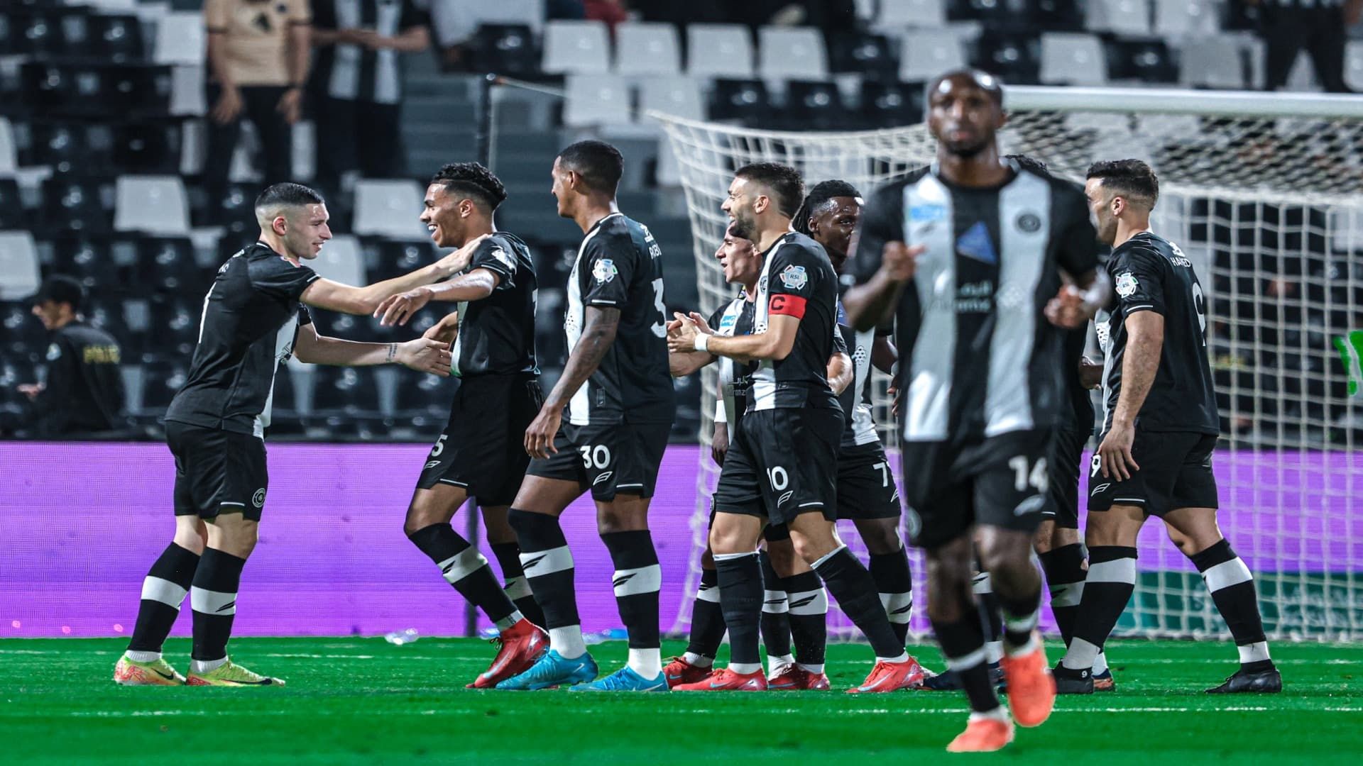 فرحة لاعبي الشباب