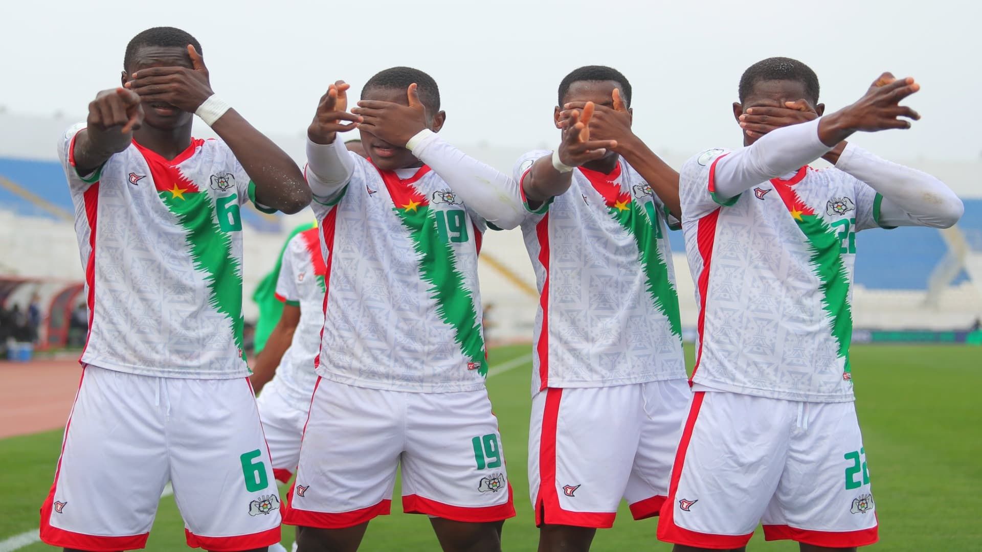 فرحة لاعبي بوركينا فاسو