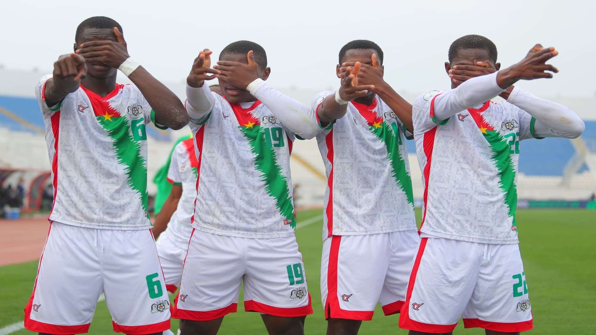 فرحة لاعبي بوركينا فاسو