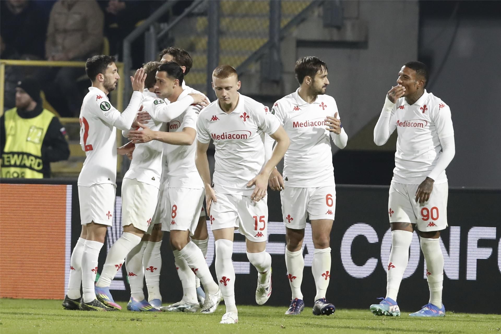 فرحة لاعبي فيورنتينا