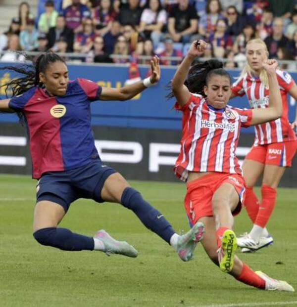 جانب من لقاء برشلونة وأتلتيكو للسيدات