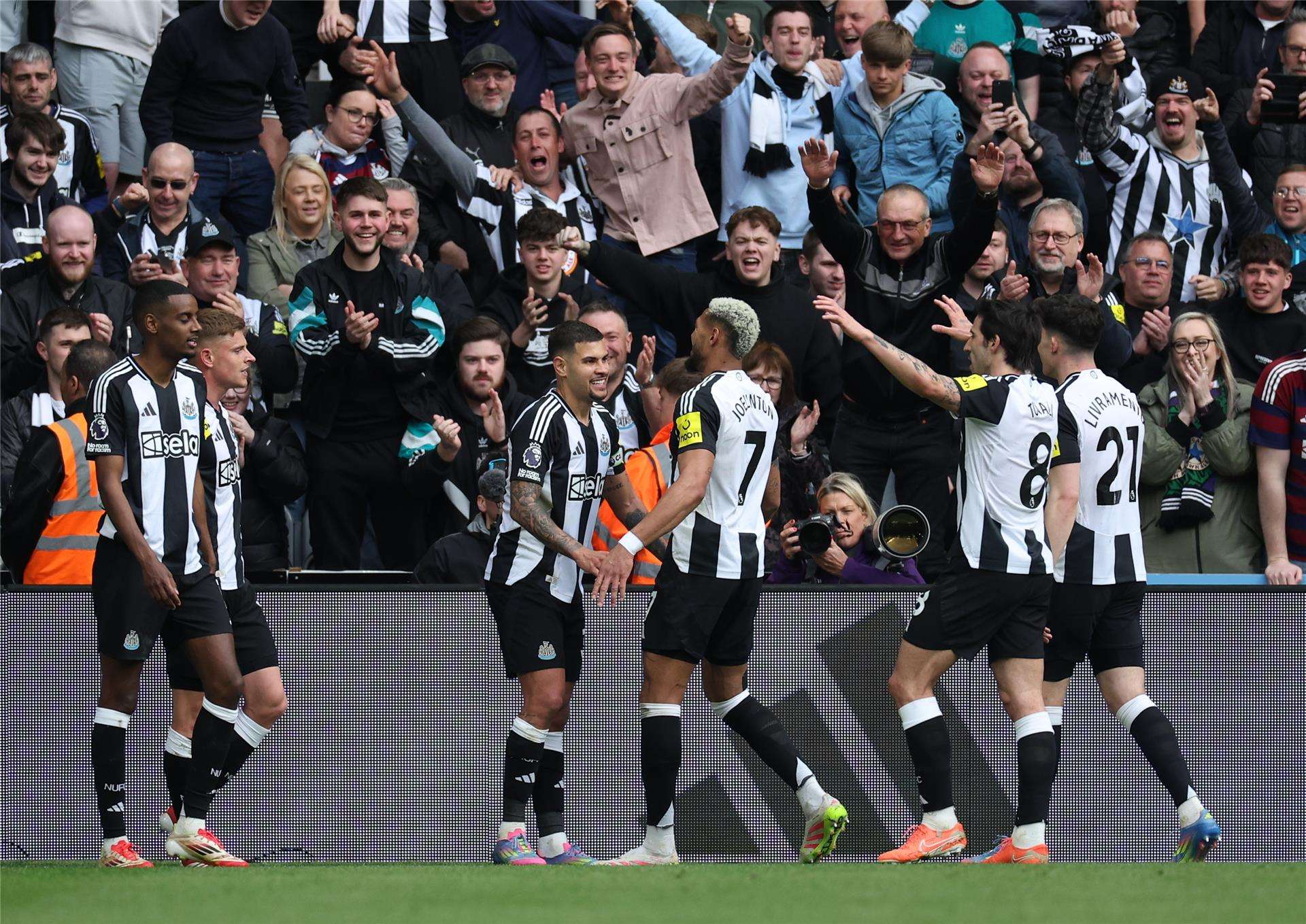 لاعبو نيوكاسل