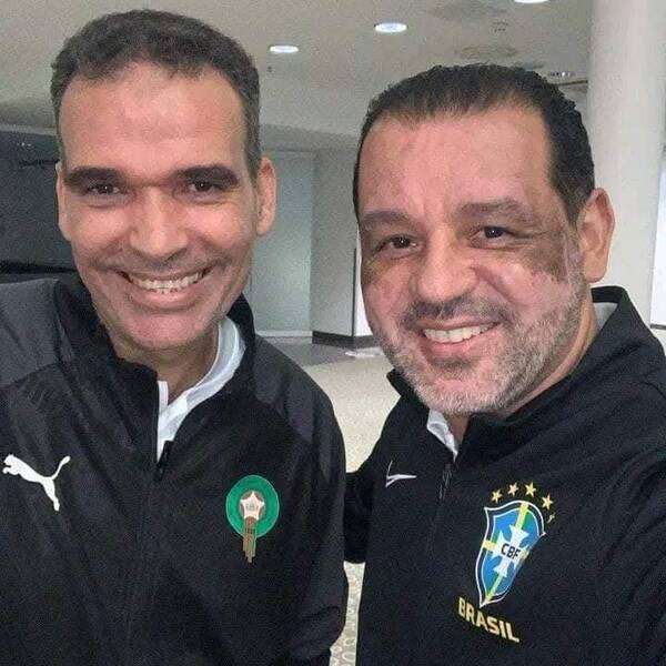 هشام الدكيك يسارًا