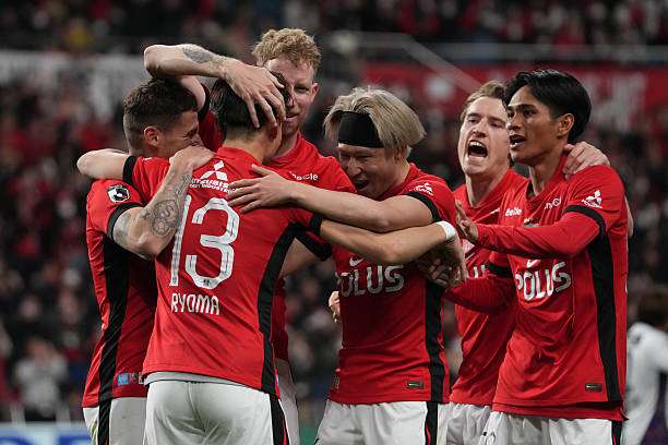 فرحة لاعبي أوراوا ريد دياموندز