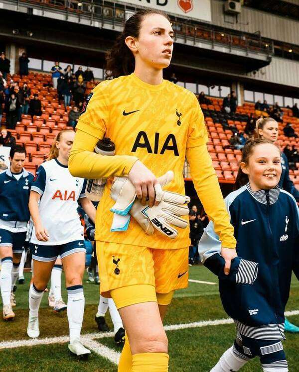 إليانور هيبس