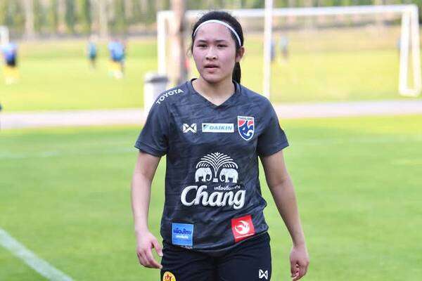 لاعبة الوسط أريشا سيرتشانج