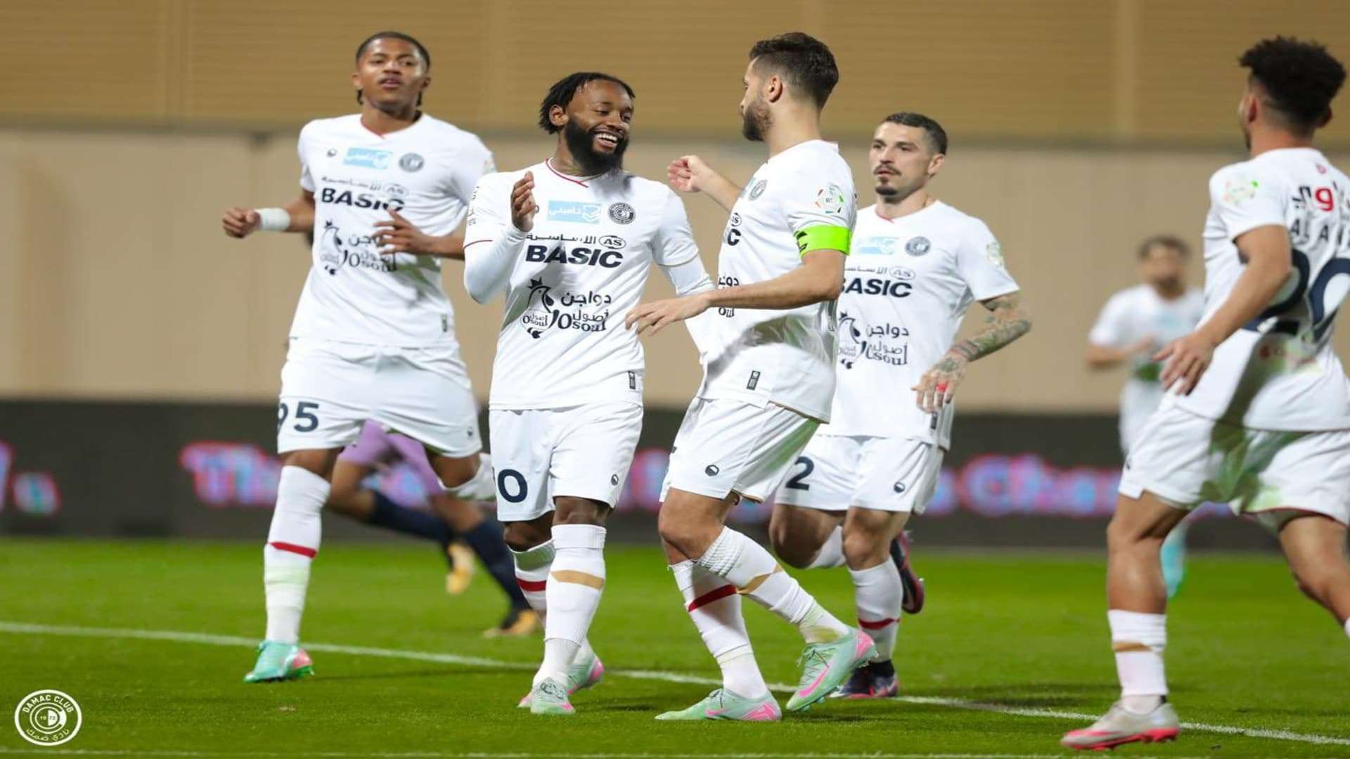 فرحة لاعبي ضمك