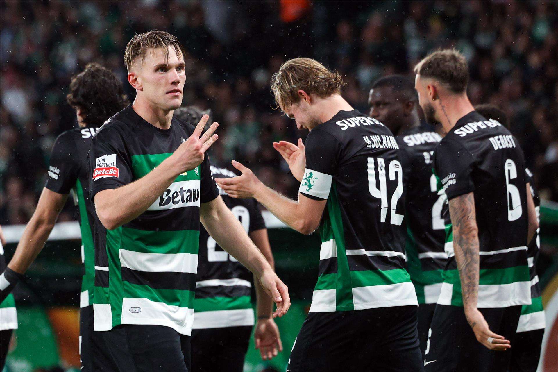 فرحة لاعبي سبورتنج لشبونة