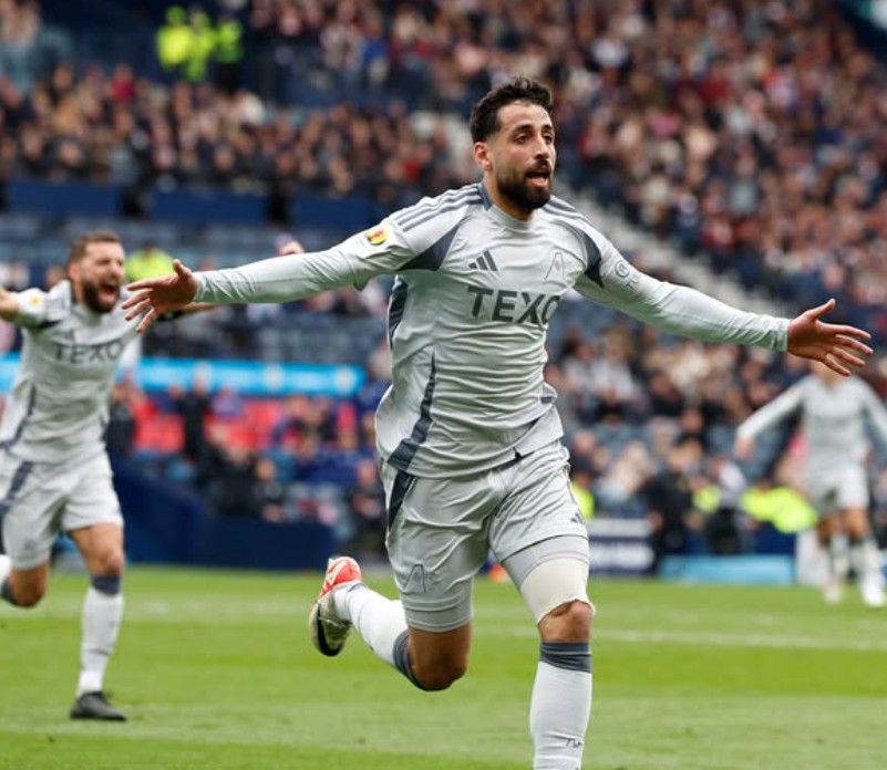 فرحة عدي الدباغ بالهدف