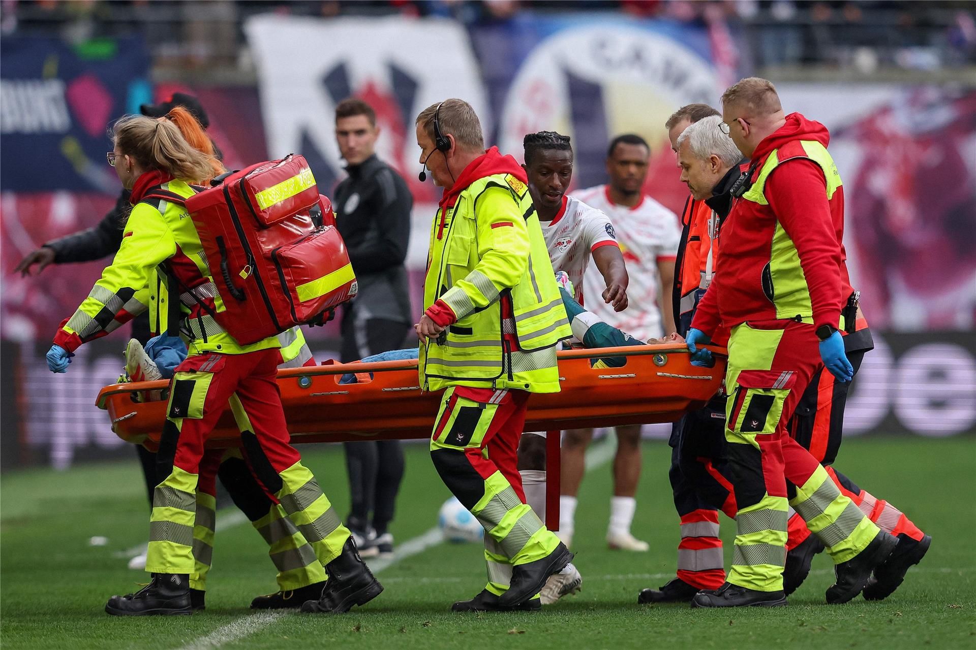 لحظة خروج جولاتشي من الملعب