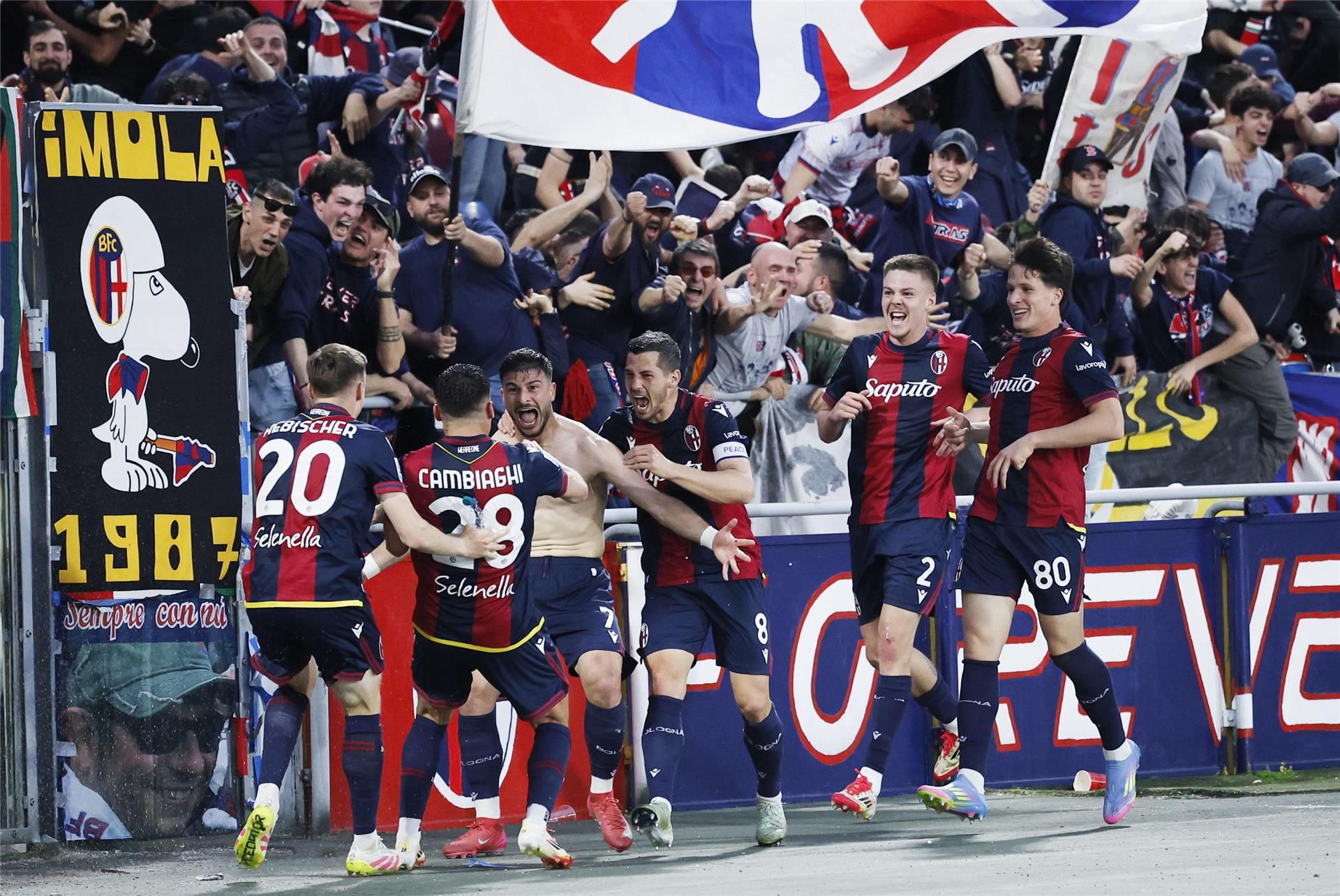 فرحة لاعبي بولونيا