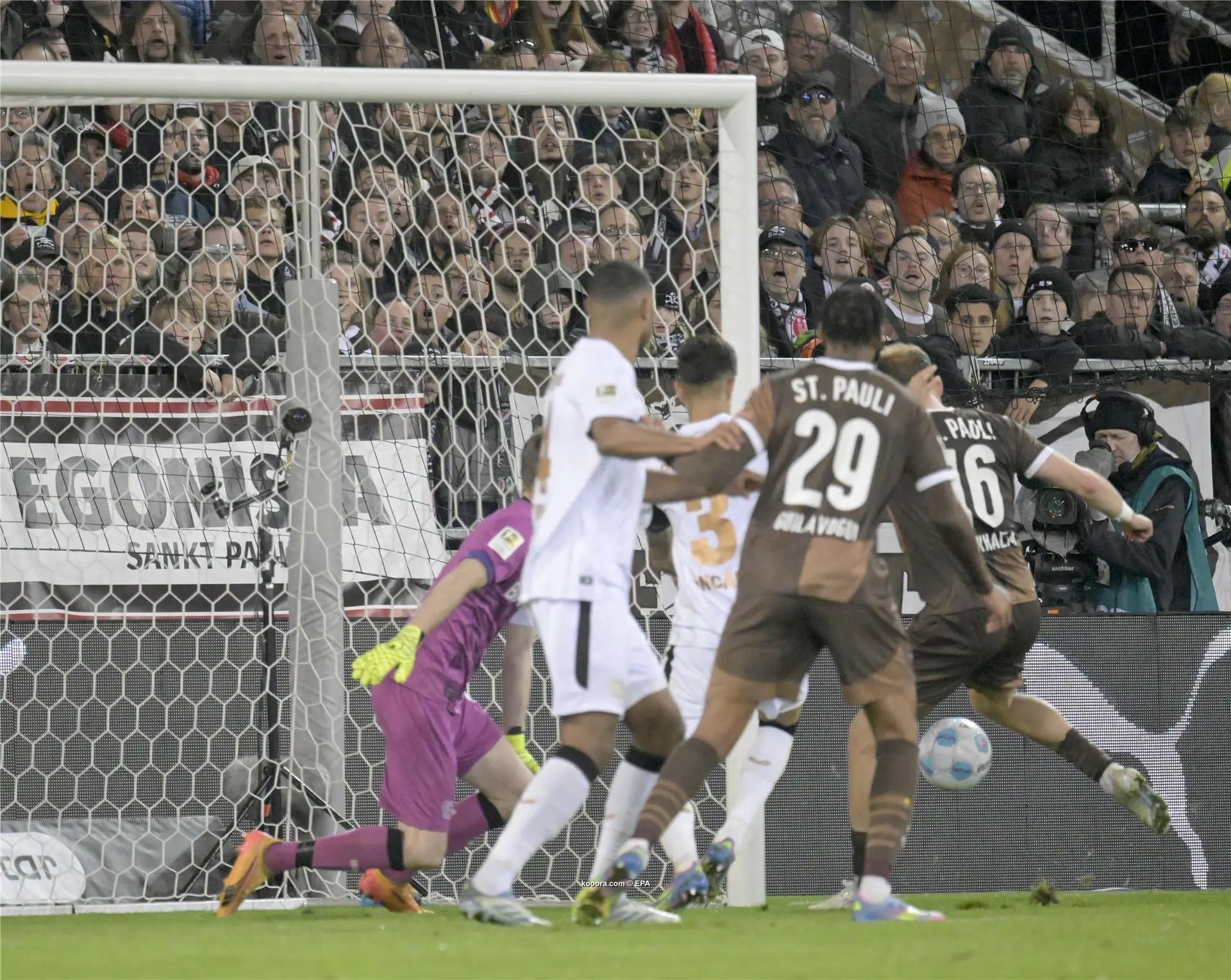 ?i=epa%2fsoccer%2f2025-04%2f2025-04-20%2f2025-04-20-12043410_epa