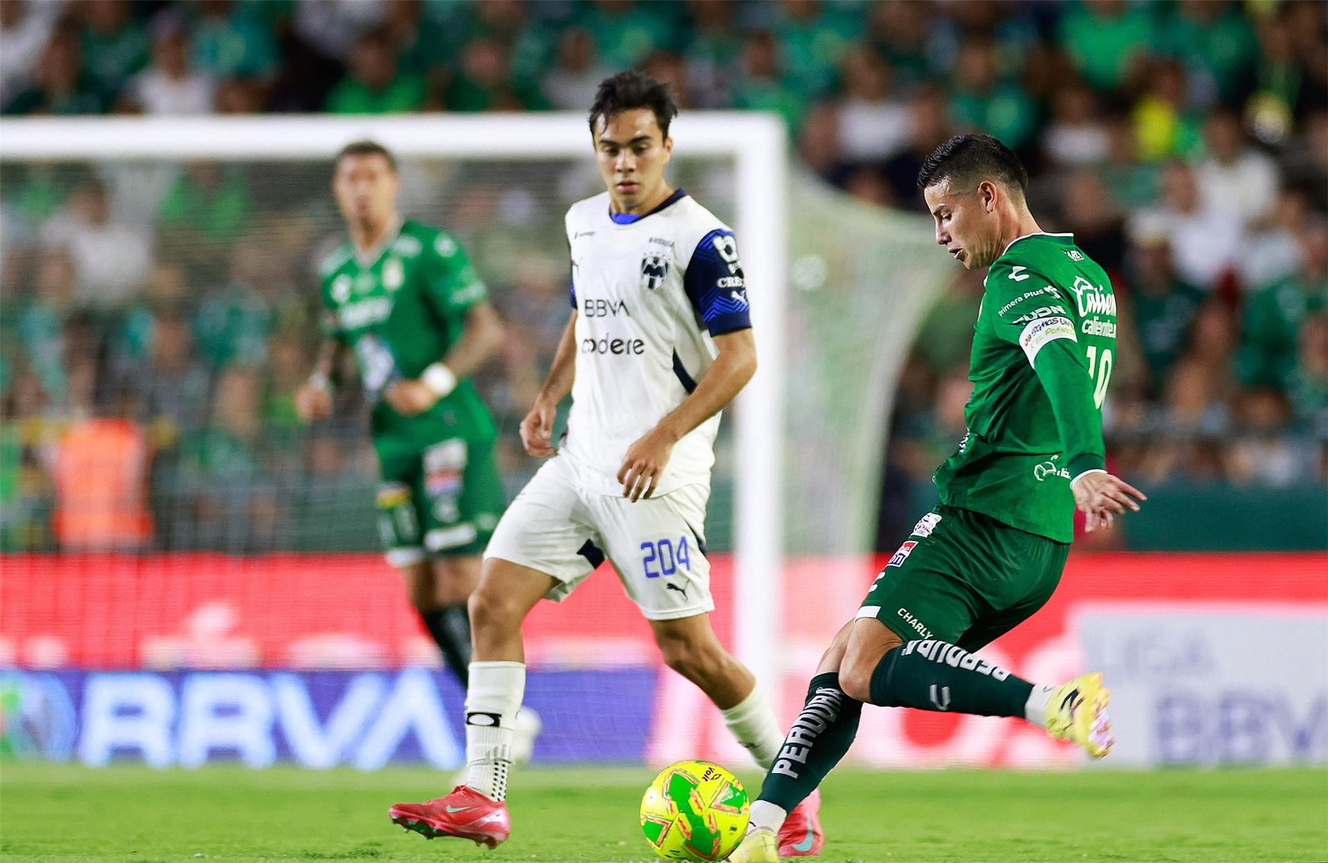 من لقاء مونتيري وليون