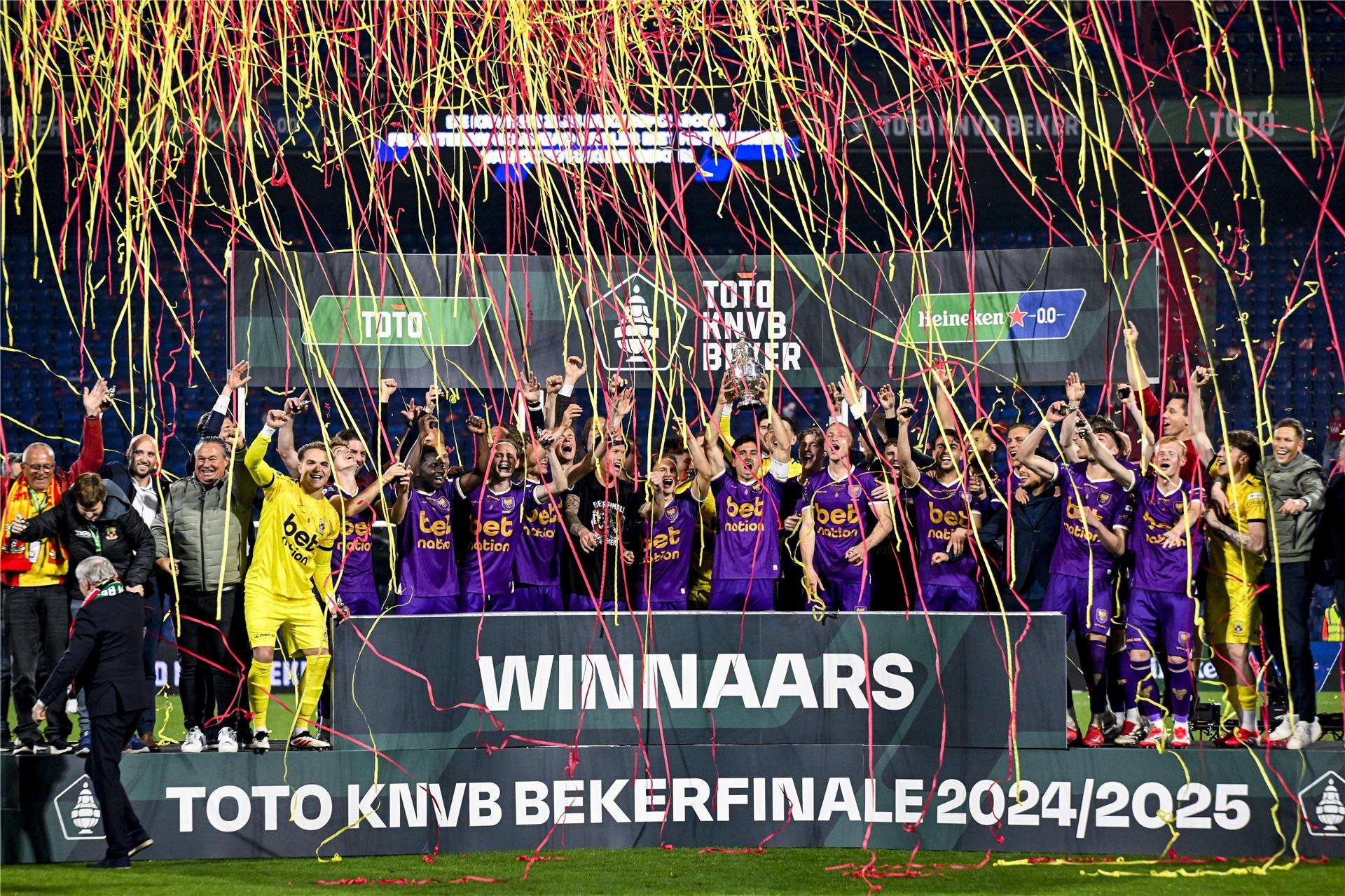 جو أهيد إيجلز