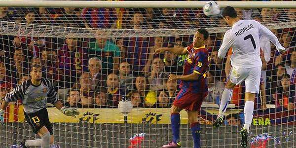 رونالدو ضد برشلونة في 2011