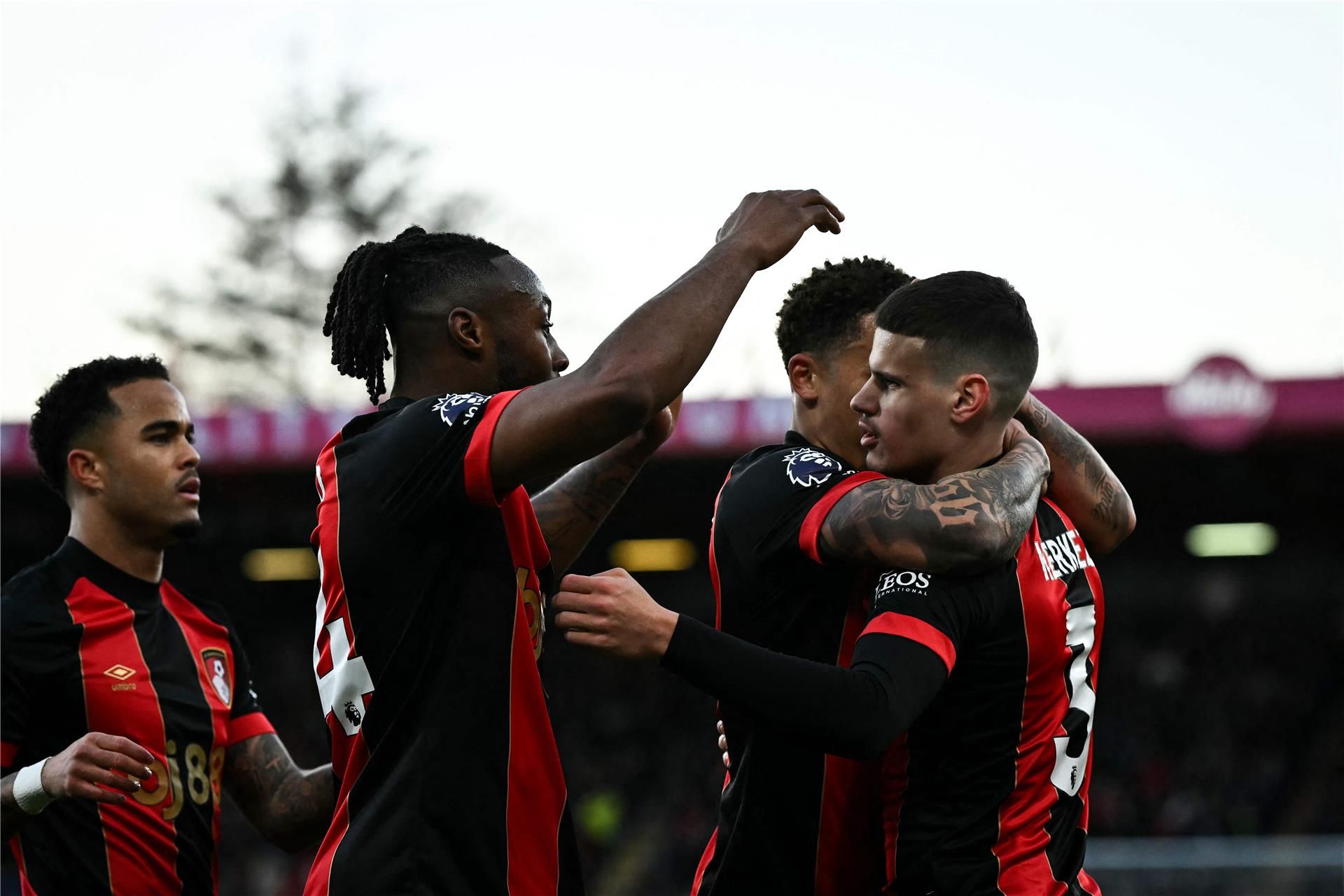 لاعبو بورنموث