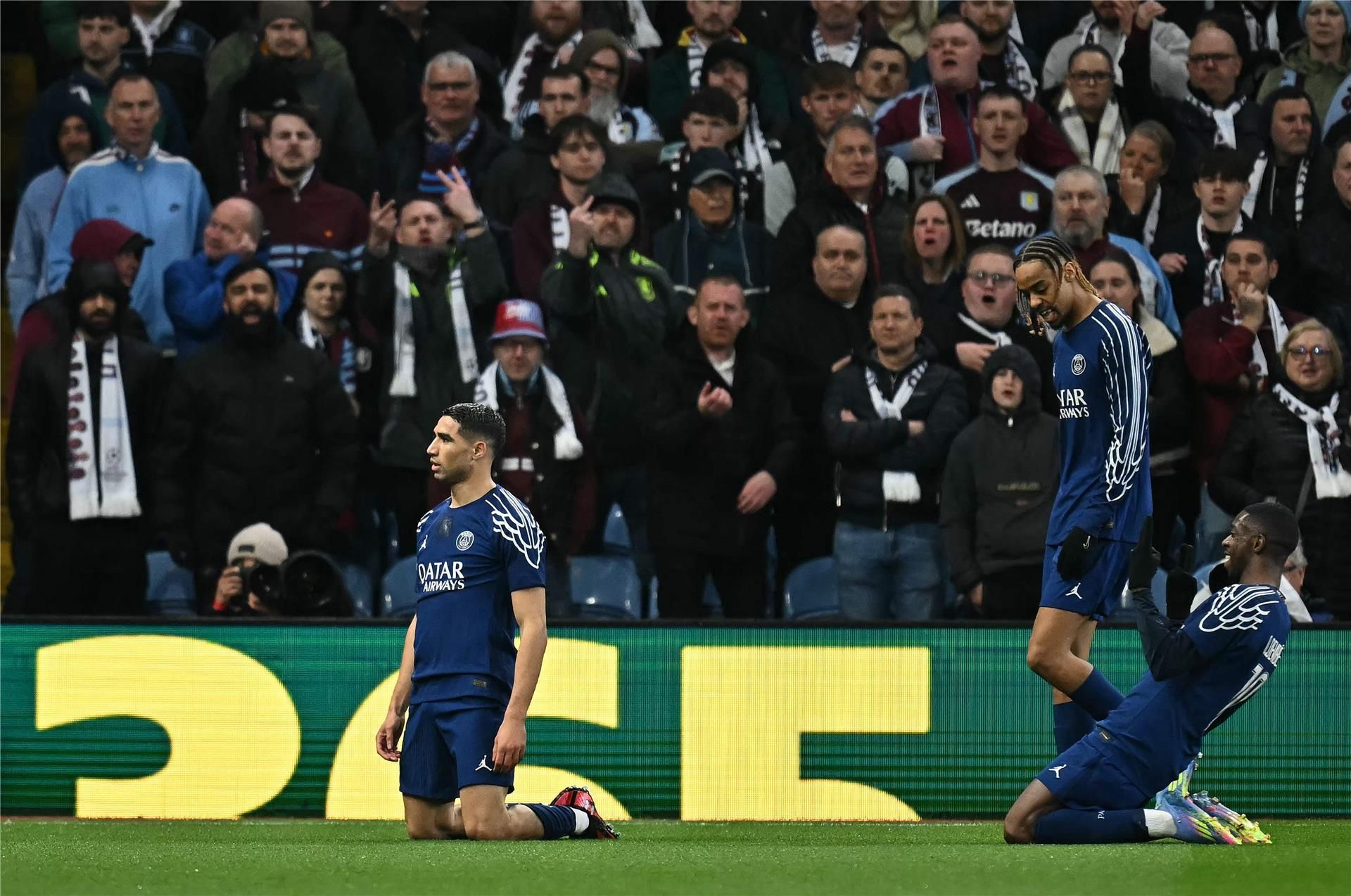 لاعبو باريس سان جيرمان