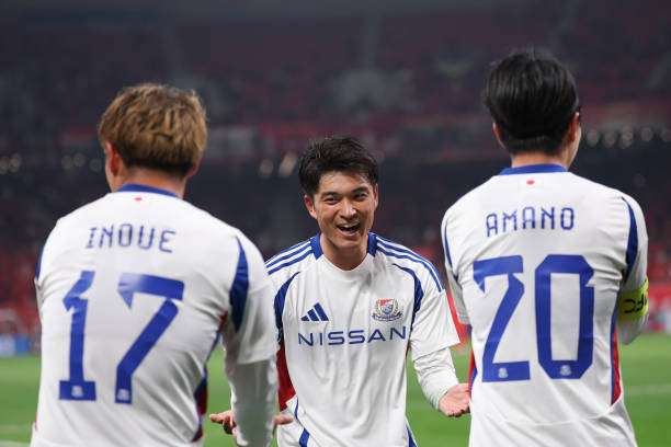 لاعبو يوكوهاما مارينوس