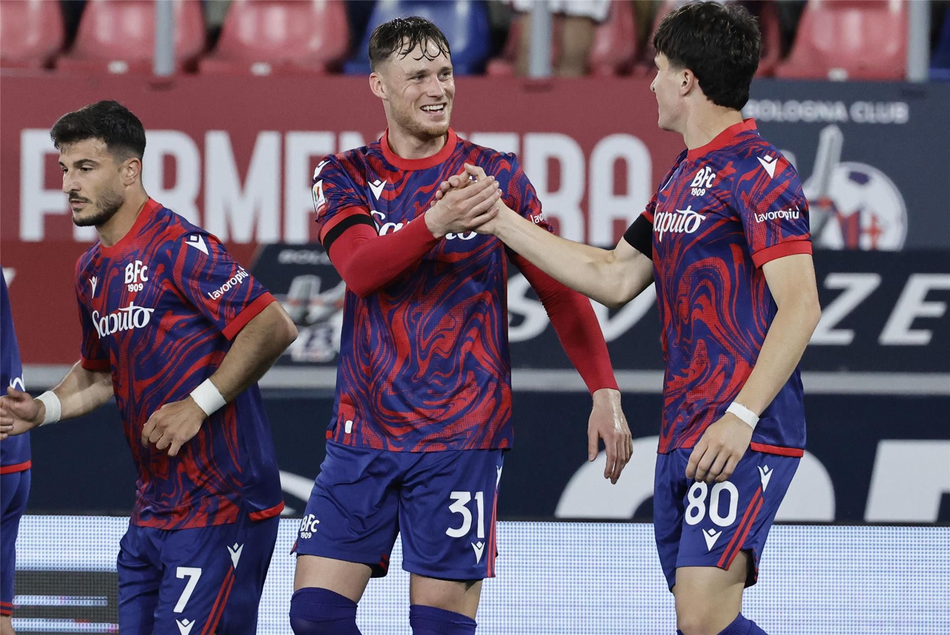 فرحة لاعبي بولونيا