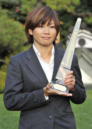 ناهومي كاواسومي عند فوزها بجائزة أفضل لاعبة باليابان