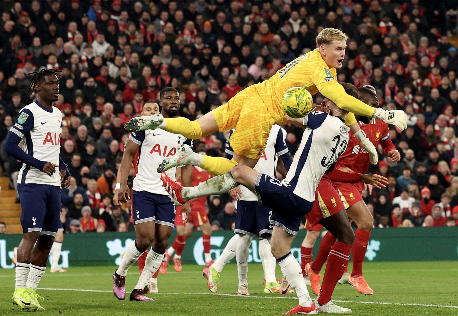 لقاء سابق بين الفريقين