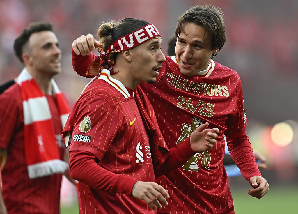 كييزا مع لاعبي ليفربول