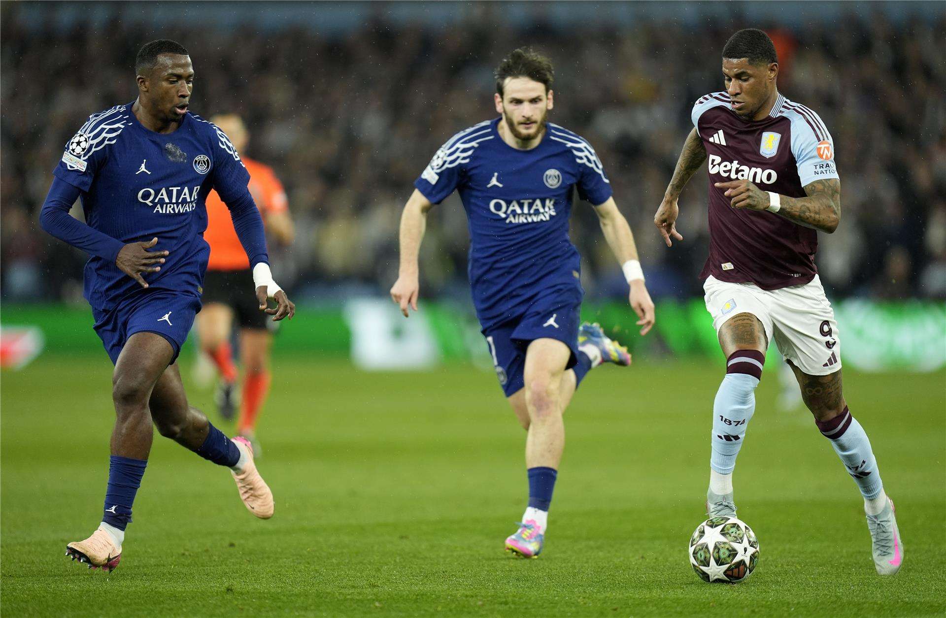 ماركوس راشفورد (يمين)