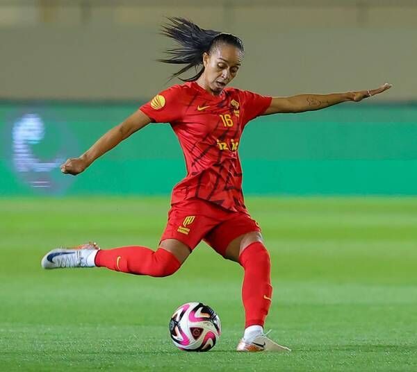 أدريانا سيلفا مع القادسية