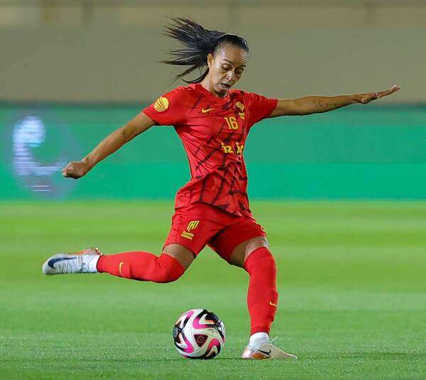 أدريانا سيلفا مع القادسية