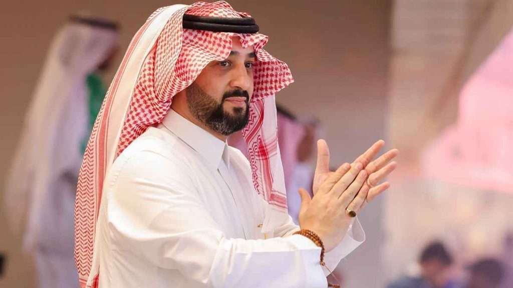immagine di Khalid Al-Ghamdi con il nuovo consiglio dell’Ahli Jeddah