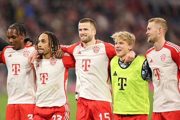 فرانز كراتزيج وسط لاعبي البايرن