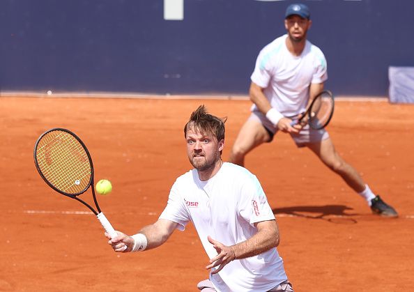 كيفن كروتز وتيم بوتس