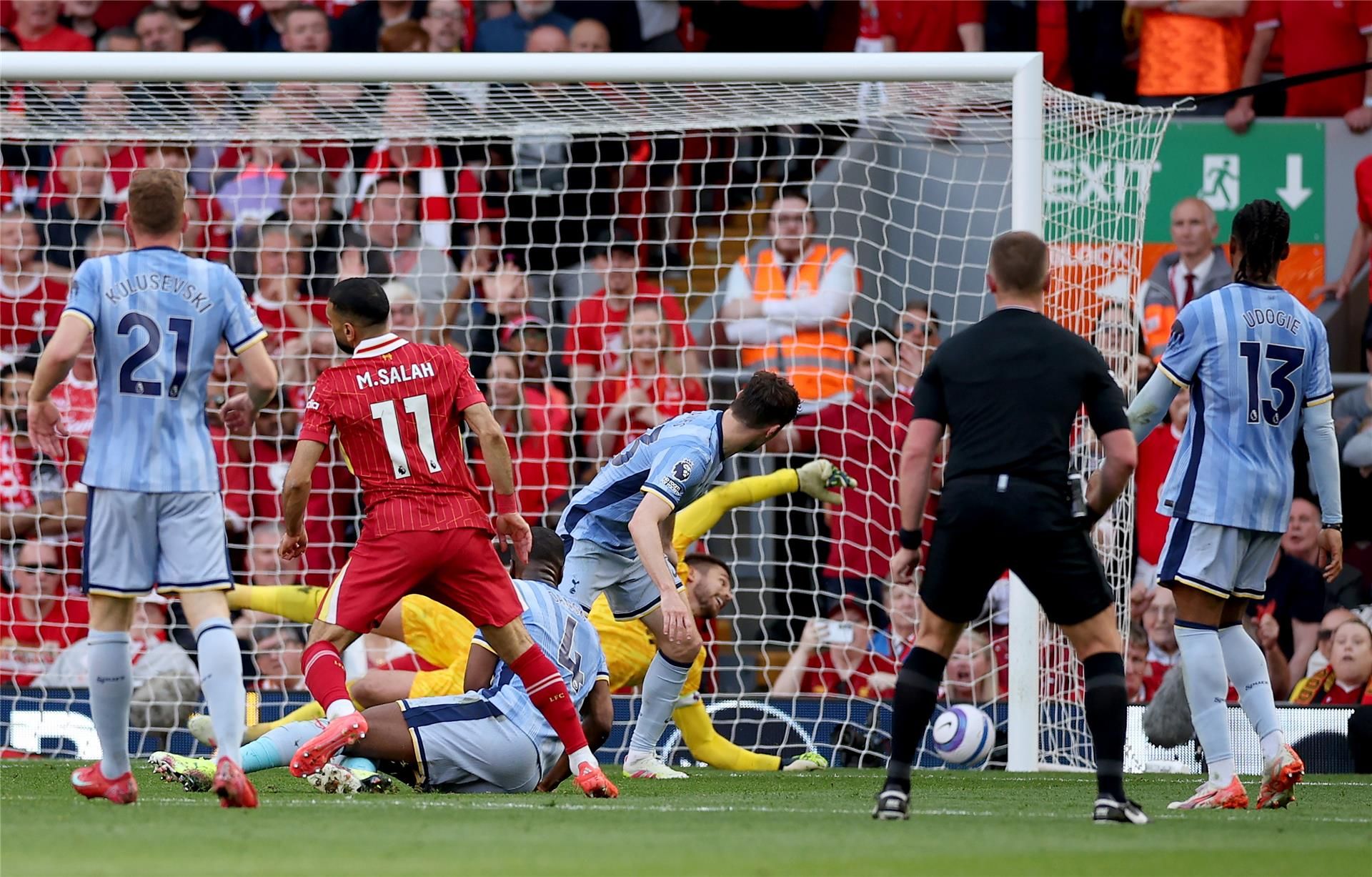 من لقاء ليفربول وتوتنهام