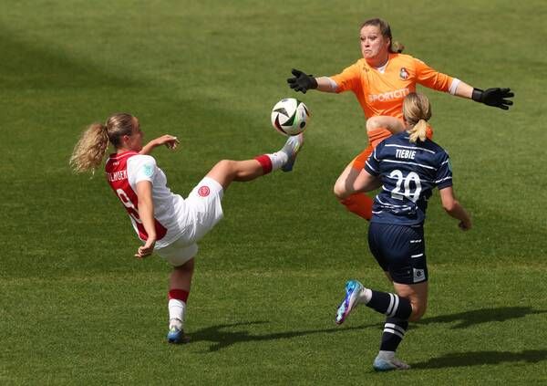 من مباراة أياكس وتيلستار