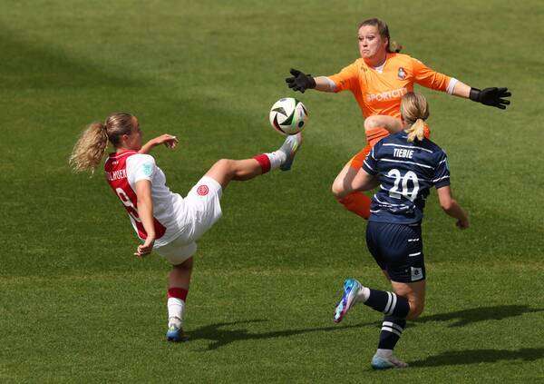 من مباراة أياكس وتيلستار