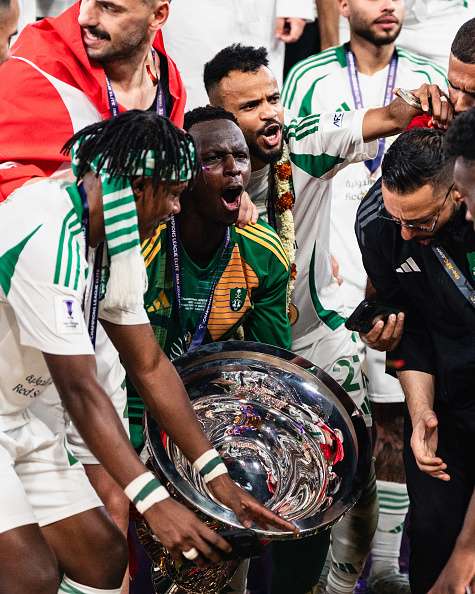 ميندي وفرحة التتويج بنخبة آسيا