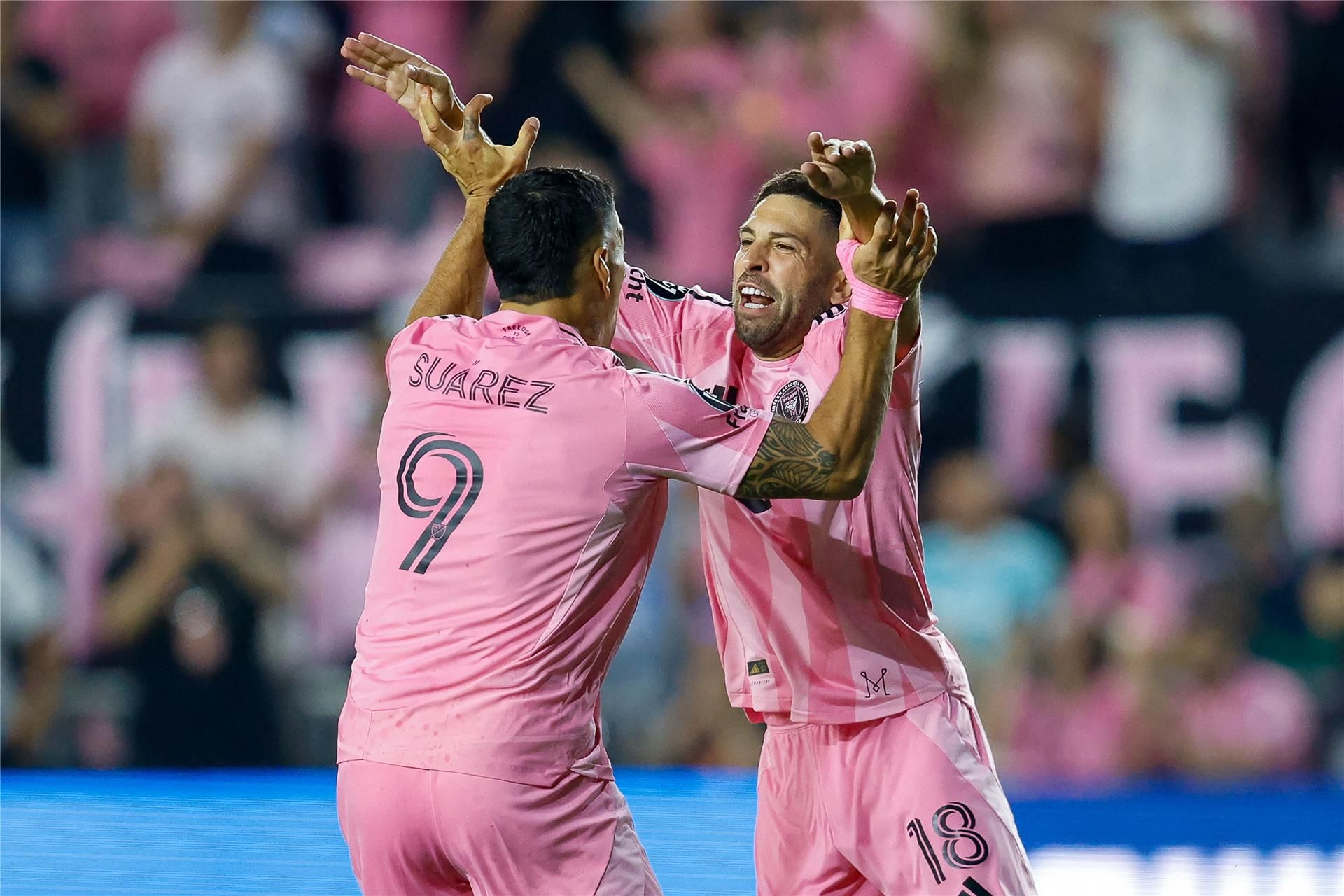 لويس سواريز مع جوردي ألبا